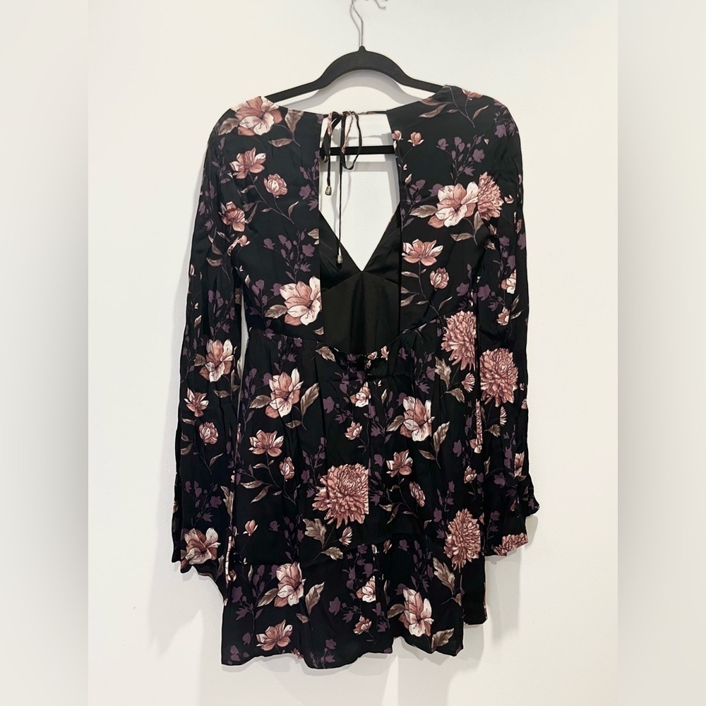 Forever 21 Black Purple Floral Flare Sleeve Witchy Boho Open Back Mini Dress SM - Picture 5 of 9